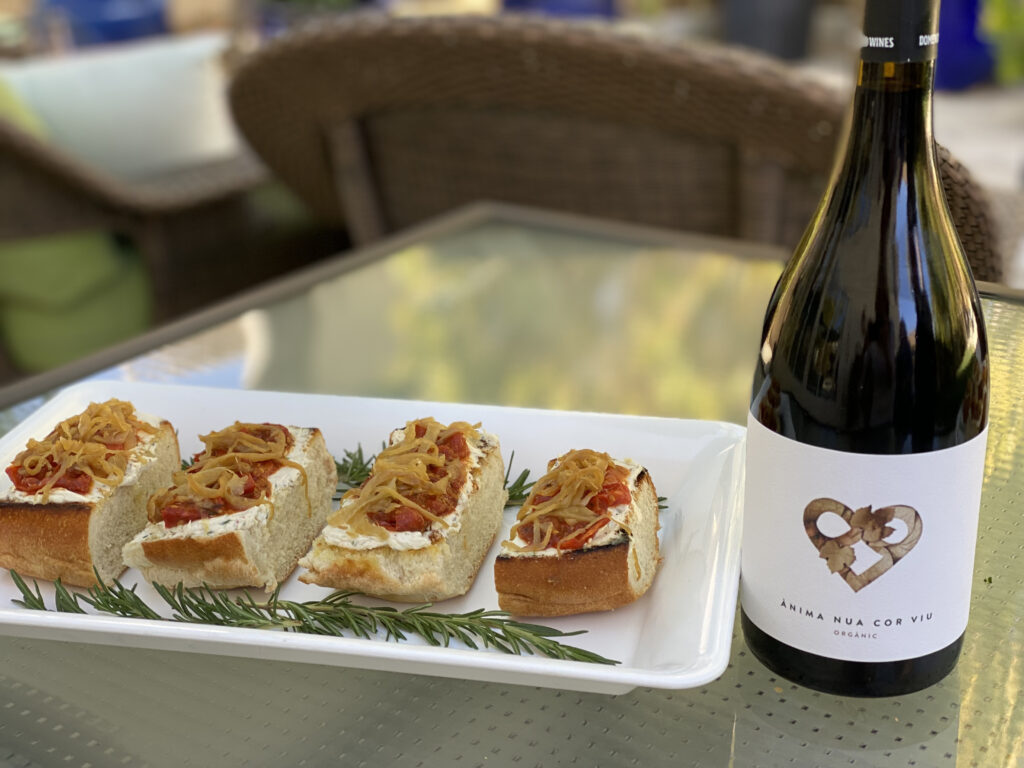 2019 Anima Nua Cor Viu Tempranillo paired with Pan con Tomate with Gueso de Cabra (bread with tomato and goat cheese)